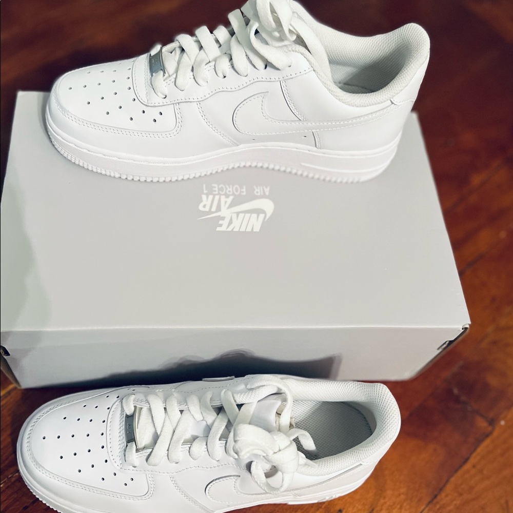 Brand new Nike Air Force 1, white, size 8👟